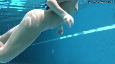 Jessica Lincoln - Jessica Lincoln In Cute Average Body Babe Jessica Swimming - upornia